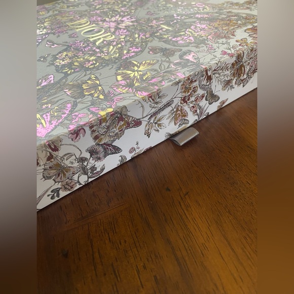 Christian Dior Around the World gift box with magnetic closure flap - Picture 5 of 15